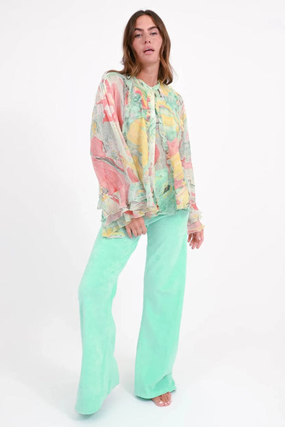 Love Joy Victory Bluse Kaloa Viskose Multicolor Pastelltöne Rüschen-Details-Model-4
