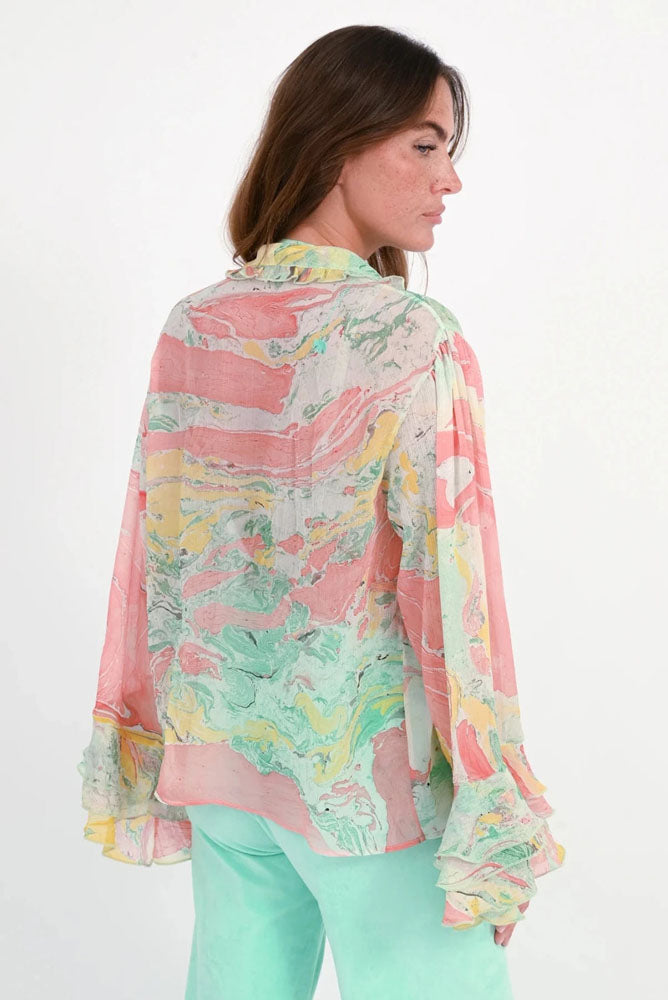 Love Joy Victory Bluse Kaloa Viskose Multicolor Pastelltöne Rüschen-Details-Model-5