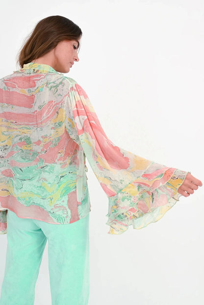 Love Joy Victory Bluse Kaloa Viskose Multicolor Pastelltöne Rüschen-Details-Model-6