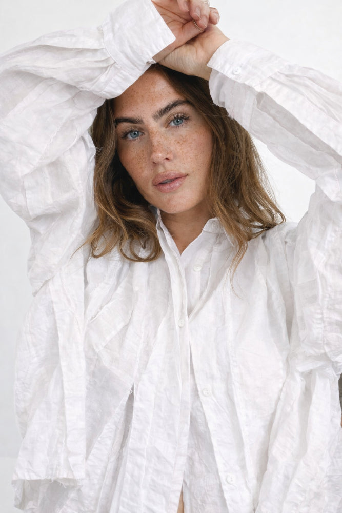 Love Joy Victory Bluse Tiny Plissee-Details Weiß Detail