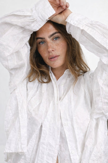Love Joy Victory Bluse Tiny Plissee-Details Weiß Detail