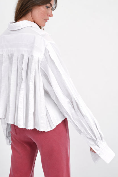 Love Joy Victory Bluse Tiny Plissee-Details Weiß Model 3