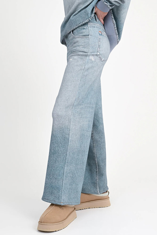 Love Joy Victory Denim Sweatpants Inke Jeans-Optik Bio-Baumwolle Relaxed-Fit Model 5