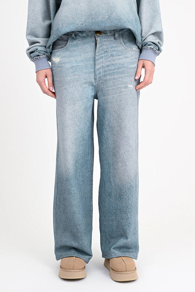 Love Joy Victory Denim Sweatpants Inke Jeans-Optik Bio-Baumwolle Relaxed-Fit Model 7