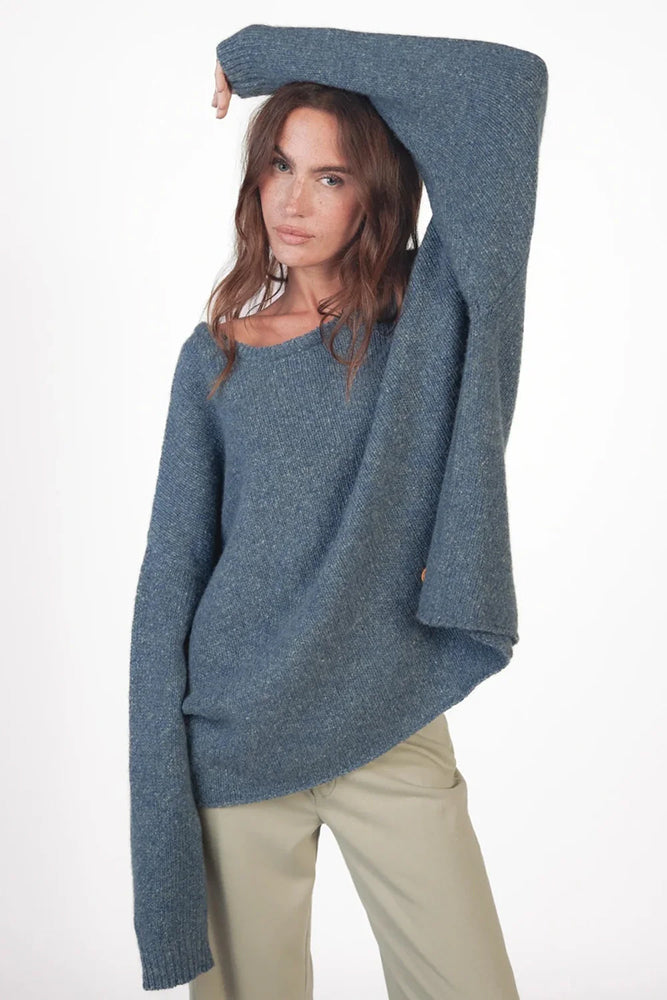 Love Joy Victory Kaschmir-Pullover Amory Shibori Blau Grau Oversize-Passform Raw-Edges Model 2