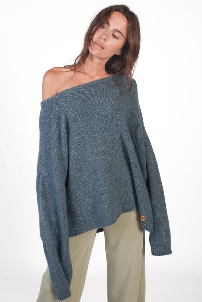 Love Joy Victory Kaschmir-Pullover Amory Shibori Blau Grau Oversize-Passform Raw-Edges Model 3