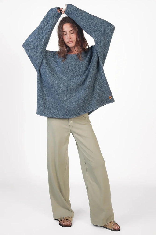 Love Joy Victory Kaschmir-Pullover Amory Shibori Blau Grau Oversize-Passform Raw-Edges Model 6