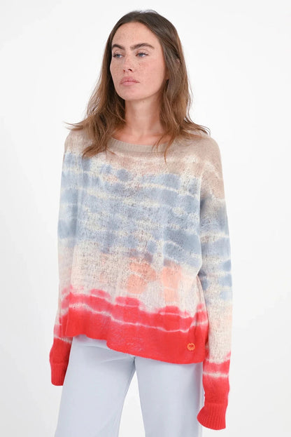 Love Joy Victory Leichter Kaschmir Pullover Batik Pearcy Oversize Rot Beige Hellblau Model 1