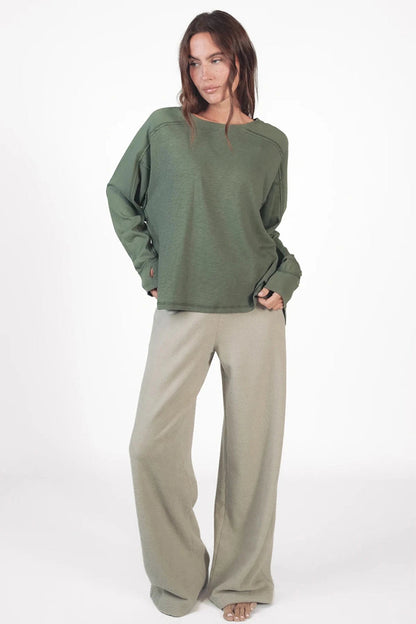 Love Joy Victory Longsleeve Daru Thyme Oliv Black Bio-Baumwolle Oversize-Fit Daumenloch Model 5