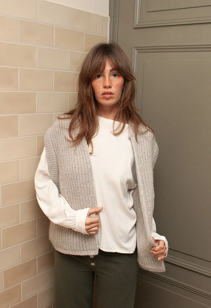Love Joy Victory Oversize Strickweste Sun Light Grey Hellgrau Merinowolle Kaschmir Cozy-Look Model 2