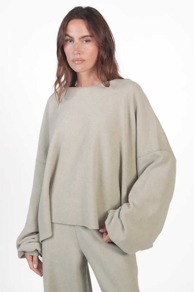 Love Joy Victory Oversize-Sweatshirt Bira Hellgrau Frottee-Stoff Be Awesome Applikation Raw-Edges Ballon-Ärmel Model 3