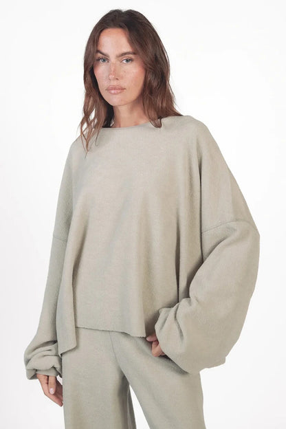 Love Joy Victory Oversize-Sweatshirt Bira Hellgrau Frottee-Stoff Be Awesome Applikation Raw-Edges Ballon-Ärmel Model 3