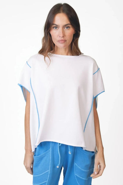 Love Joy Victory Oversize T-Shirt Unity Print Weiß Model 1
