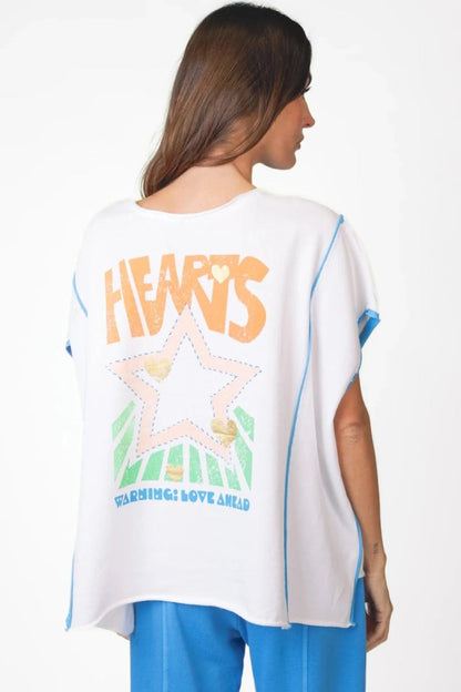 Love Joy Victory Oversize T-Shirt Unity Print Weiß Model 4