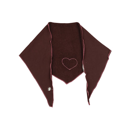 Love Joy Victory Dreieckstuch Mari Braun Bitter Chocolate mit Herzstickerei und Raw-Edge-Kanten