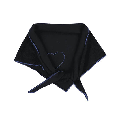Love Joy Victory Dreieckstuch Mari Schwarz Blau mit Herzstickerei und Raw-Edge-Kanten Baumwolle
