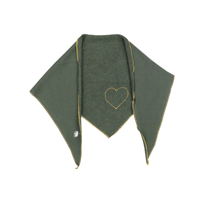 Love Joy Victory Dreieckstuch Mari Olivgrün Thyme mit Herzstickerei und Raw-Edge-Kanten