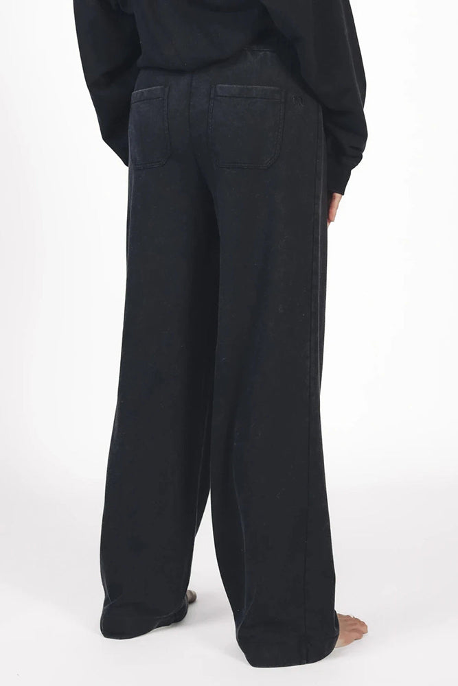 Love Joy Victory Sweathose Albany Black Schwarz Straight-leg-Fit Bio-Baumwolle Model 3
