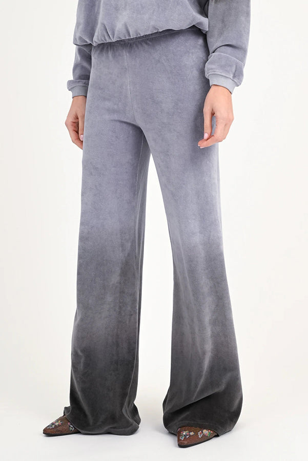 Love Joy Victory Dip-Dye Sweathose Bajna Farbverlauf Samt-Haptik Velvet-Stoff 100% Bio-Baumwolle Relaxed-Fit Ausgestelltes Bein Flared Detail 2