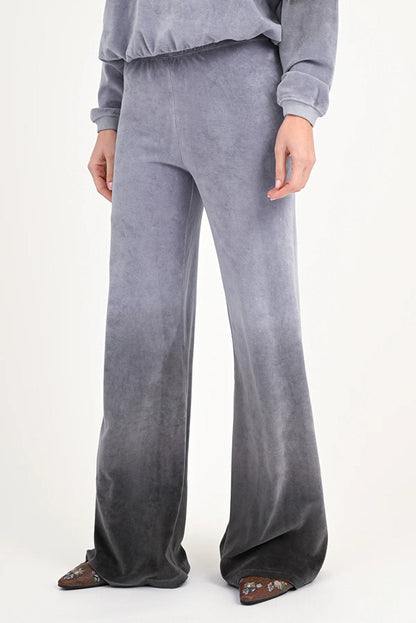 Love Joy Victory Dip-Dye Sweathose Bajna Farbverlauf Samt-Haptik Velvet-Stoff 100% Bio-Baumwolle Relaxed-Fit Ausgestelltes Bein Flared Detail 2