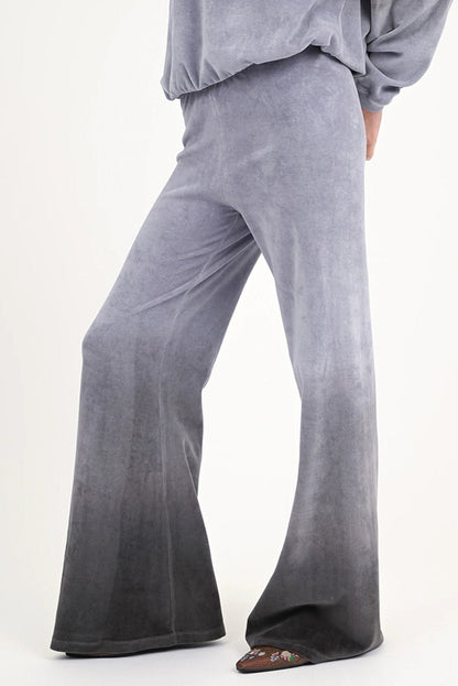Love Joy Victory Dip-Dye Sweathose Bajna Farbverlauf Samt-Haptik Velvet-Stoff 100% Bio-Baumwolle Relaxed-Fit Ausgestelltes Bein Flared Detail 3