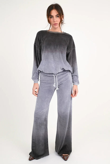 Love Joy Victory Dip-Dye Sweathose Bajna Farbverlauf Samt-Haptik Velvet-Stoff Bio-Baumwolle Relaxed-Fit Ausgestelltes Bein Flared Model 2