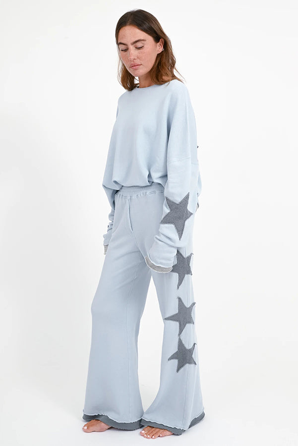 Love Joy Victory Sweathose Mayari Stern-Patches Blue Ice Hellblau Grau Bio-Baumwolle Model 1