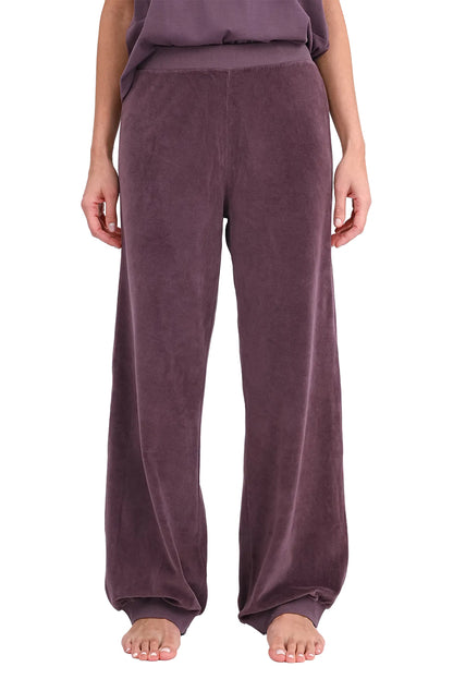Love Joy Victory Sweatpants Perry Jogger Samt Velvet-Stoff 100% Bio-Baumwolle Relaxed-Fit Eggplant Aubergine