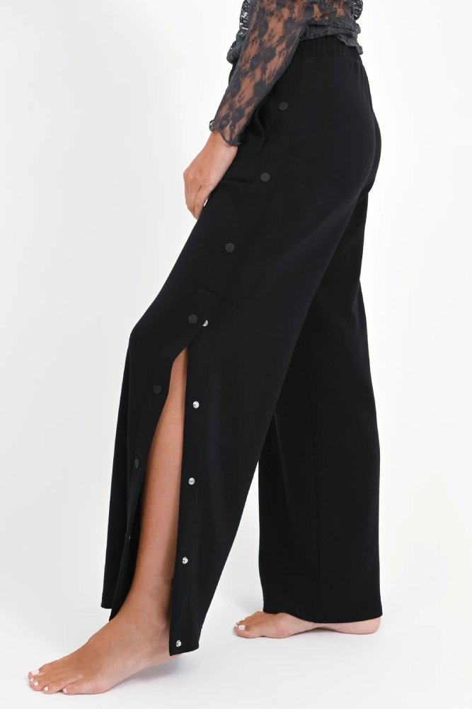 Love Joy Victory Sweatpants Hylo Schwarz Knopfleiste Seitlich Detail
