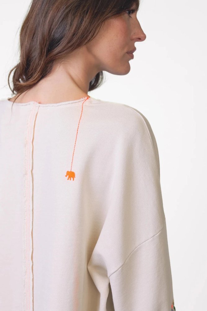 Love Joy Victory Sweatshirt Alamosa Stickerei Chalk Rückseite Detail 1