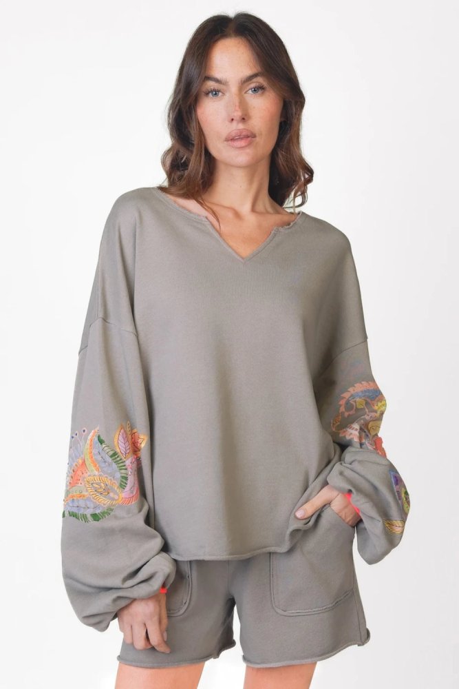Love Joy Victory Sweatshirt Alamosa Stickerei Grau Model 2