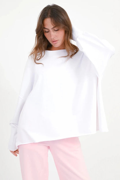 Love Joy Victory Sweatshirt Hilda Oversize Print Weiß Model 2