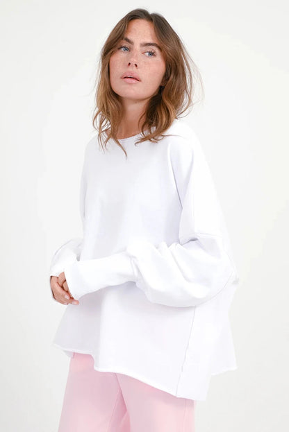 Love Joy Victory Sweatshirt Hilda Oversize Print Weiß Model 4