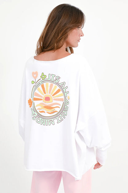 Love Joy Victory Sweatshirt Hilda Oversize Print Weiß Model 6