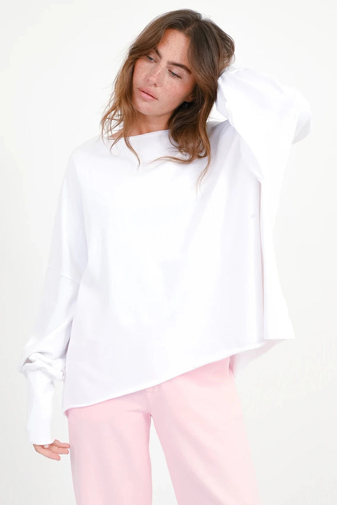 Love Joy Victory Sweatshirt Hilda Oversize Print Weiß Model