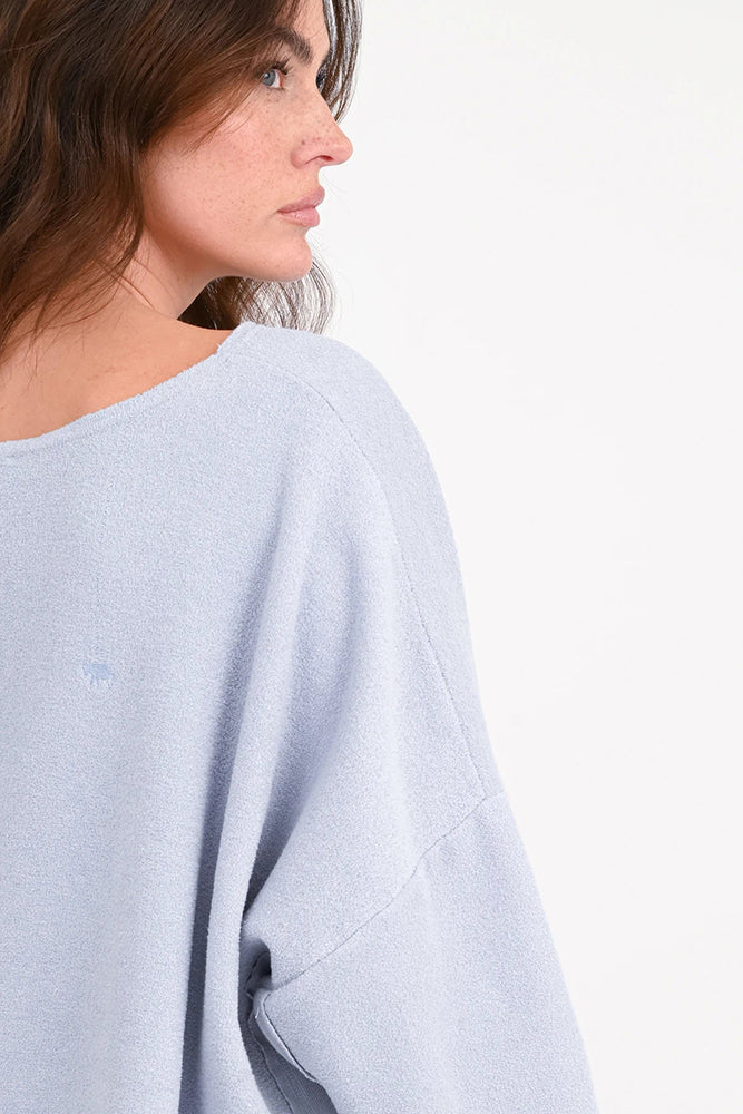 Love Joy Victory Sweatshirt Hilda Sky Blue Hellblau Bio-Baumwolle Detail