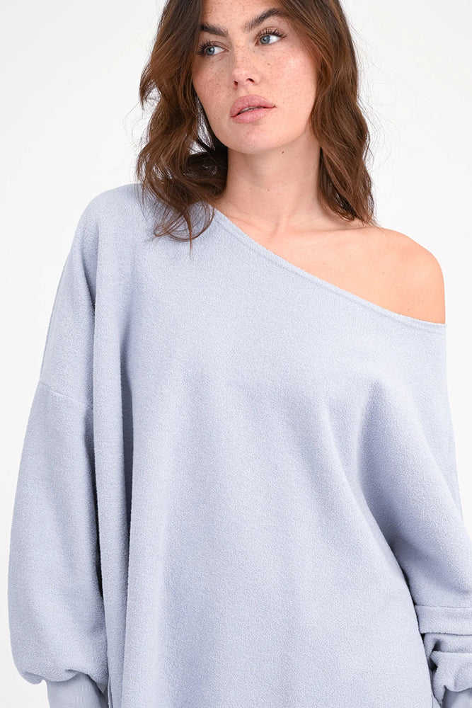 Love Joy Victory Sweatshirt Hilda Sky Blue Hellblau Bio-Baumwolle Model