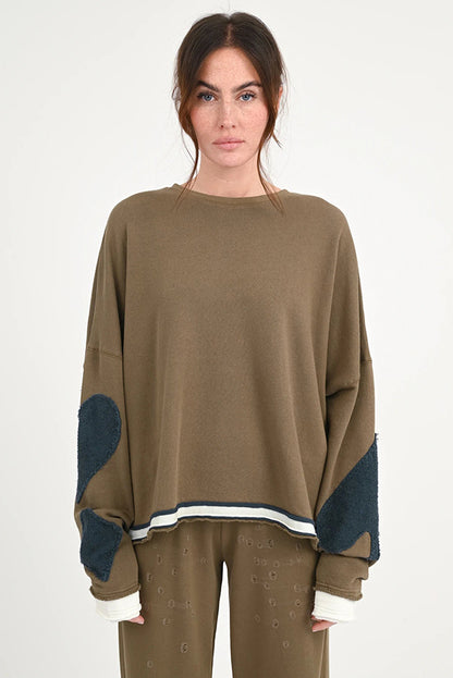 Love Joy Victory Sweatshirt Hopewell Oliv Terry Patches 100% Bio-Baumwolle Relaxed-Fit Model