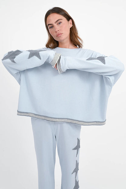 Love Joy Victory Sweatshirt Hopewell Stern-Patches Blue Ice Grau Bio-Baumwolle Model