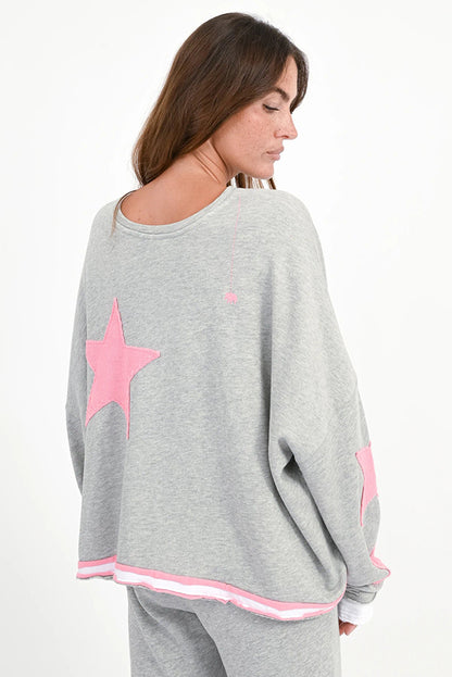 Love Joy Victory Sweatshirt Hopewell Stern-Patches Grau Pink Bio-Baumwolle
Model 4