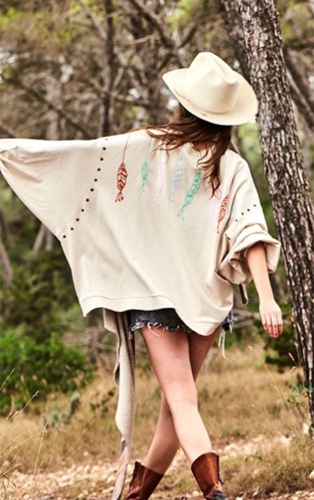 Love Joy Victory Sweatshirt Izar Oversize Stern-Nieten Print Beige Model 3