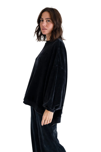 Love Joy Victory Velvet Sweatshirt Izar Oversize Schwarz Bio-Baumwolle