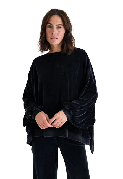 Love Joy Victory Velvet Sweatshirt Izar Oversize Schwarz Organic Cotton Model 3