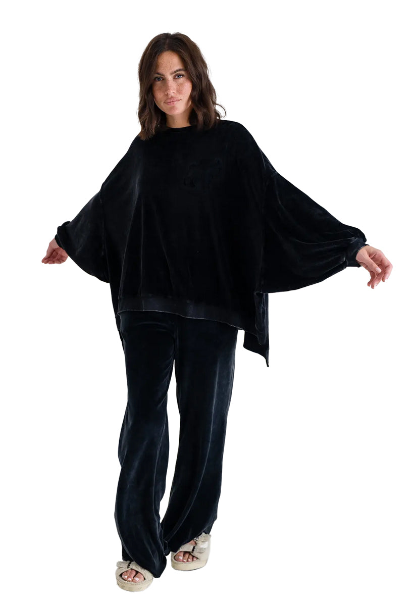 Love Joy Victory Velvet Sweatshirt Izar Oversize Schwarz Organic Cotton Model 2