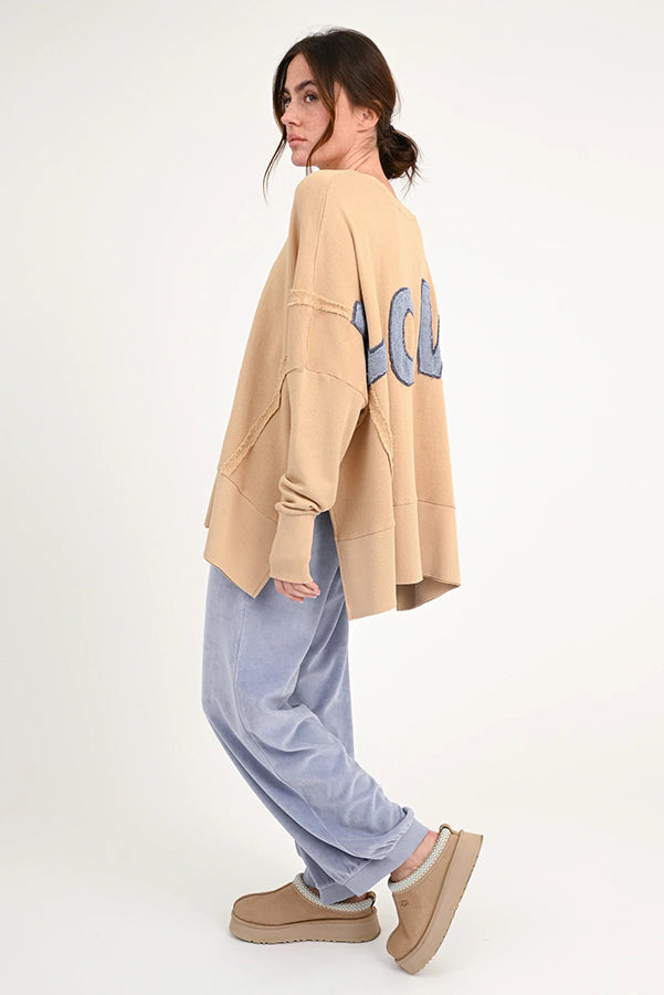 Love Joy Victory Sweatshirt Kriz Love Print Oversize Caramel 100% Bio-Baumwolle Model 8