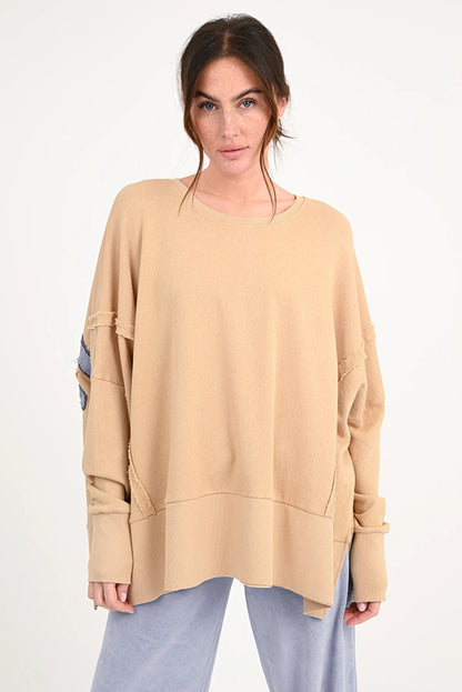 Love Joy Victory Sweatshirt Kriz Love Print Oversize Caramel 100% Bio-Baumwolle Model