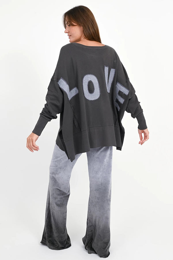 Love Joy Victory Sweatshirt Kriz Love Print Oversize Dolphin Anthrazit 100% Bio-Baumwolle Model 4