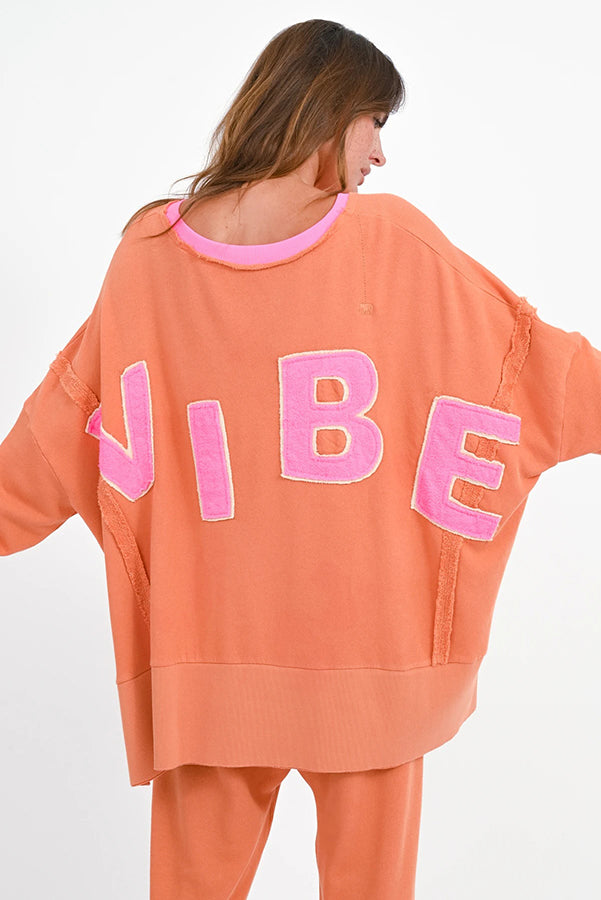 Love Joy Victory Sweatshirt Kriz Vibe Print Oversize Terracotta Coral Pink Model 4