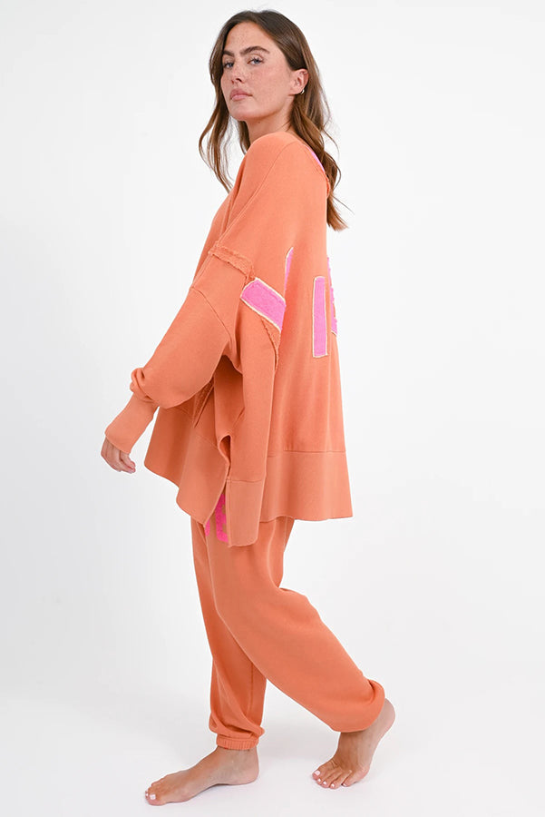 Love Joy Victory Sweatshirt Kriz Vibe Print Oversize Terracotta Coral Pink Model 5
