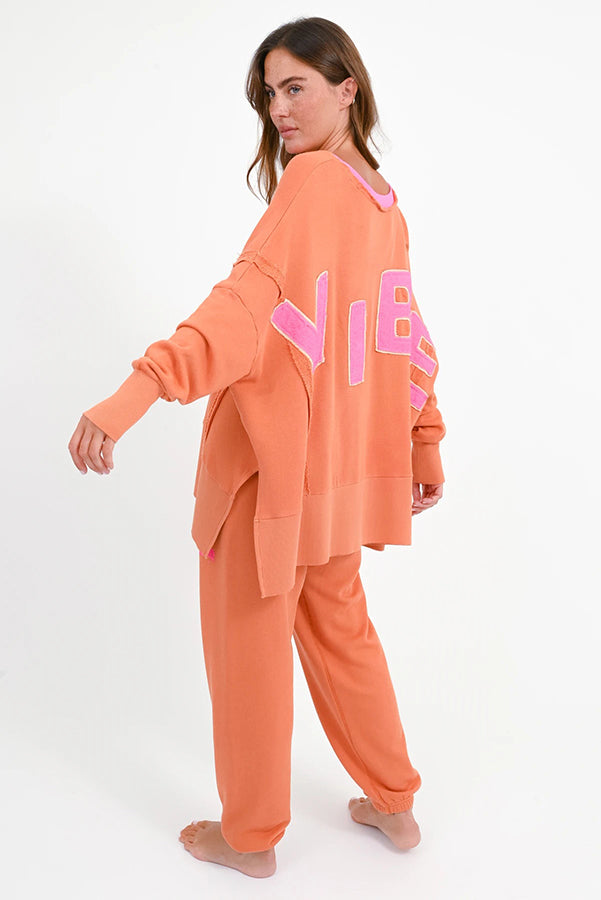 Love Joy Victory Sweatshirt Kriz Vibe Print Oversize Terracotta Coral Pink Model 7